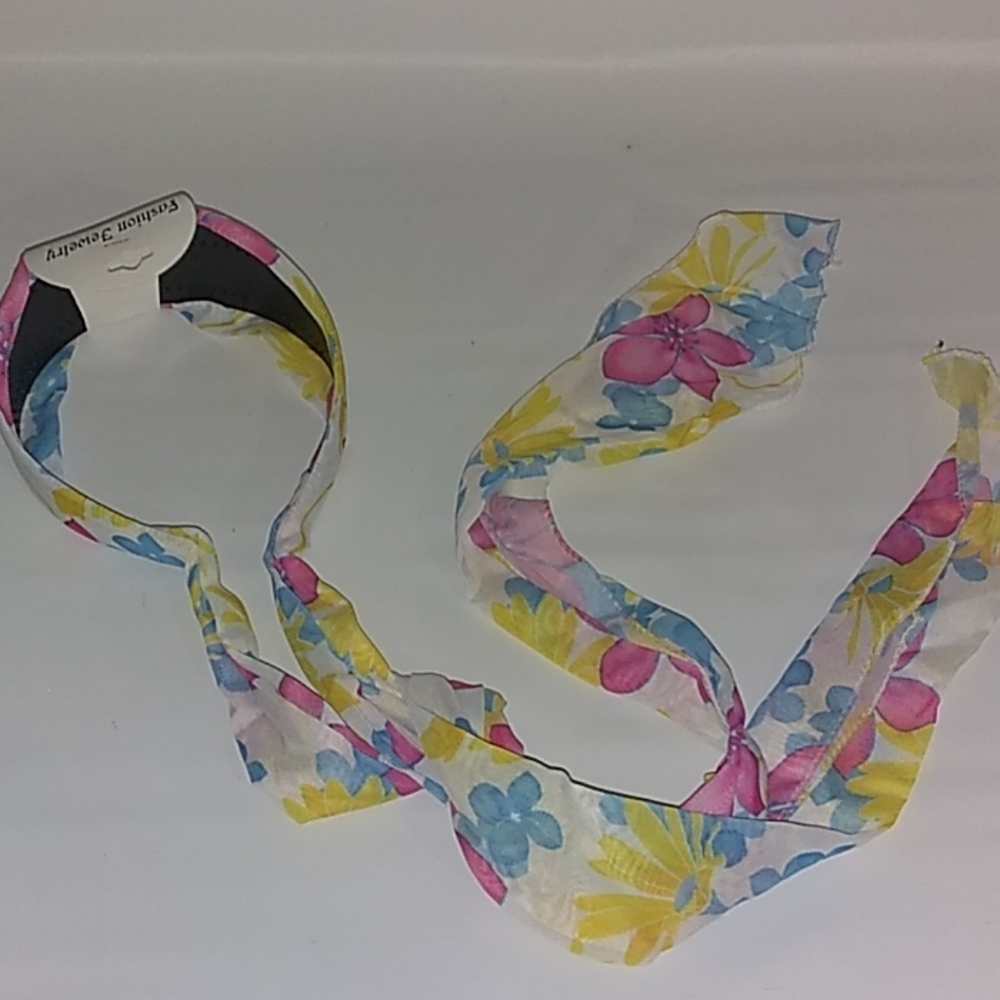 Set of 3 Different Horseshoe Hairbands with Ties - Picture 5 of 6